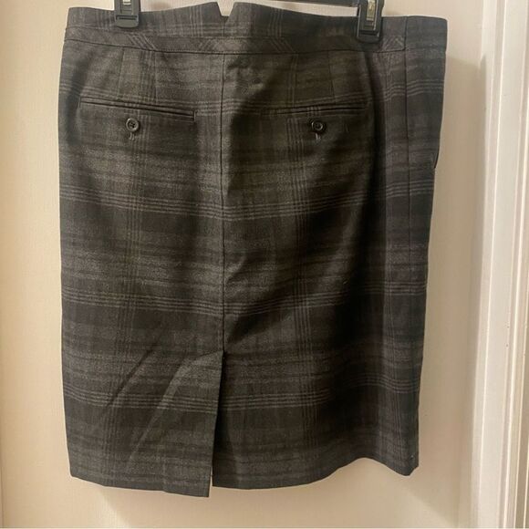 Black and grey mini skirt from gap size 10 - Picture 3 of 3